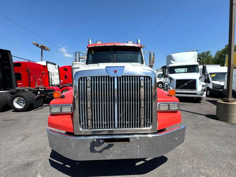2017 Western Star 4900 image 2