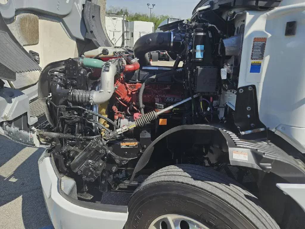 Used 2023 MACK Conventional - Sleeper Truck image 4