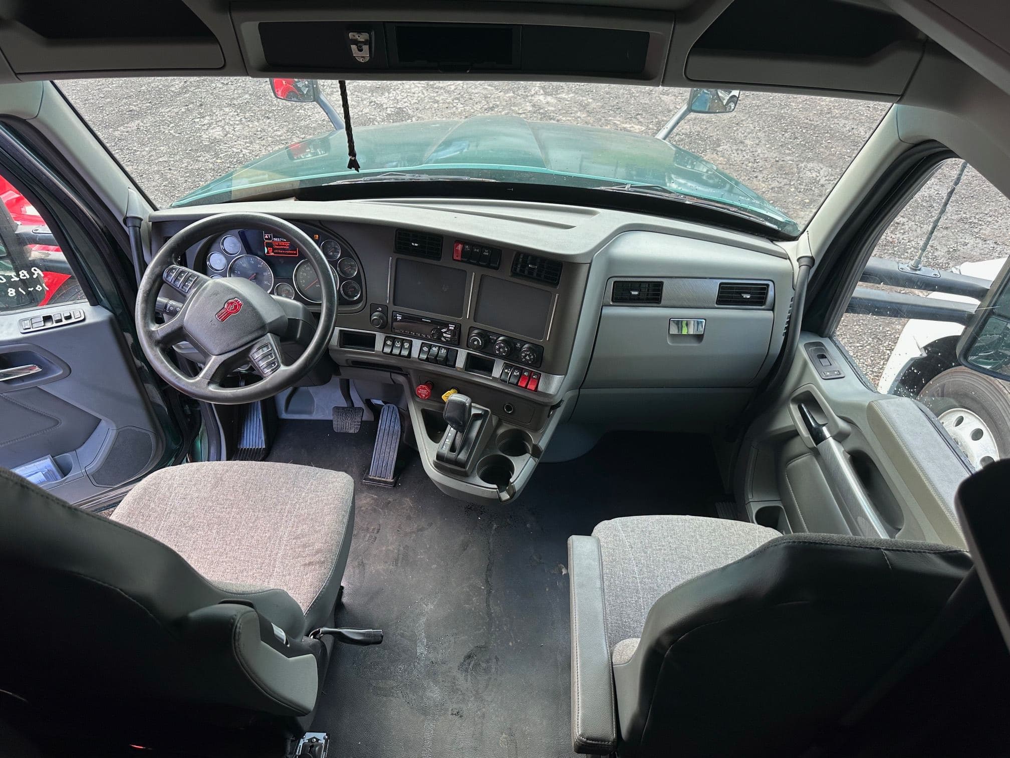 2018 Kenworth T680 image 3