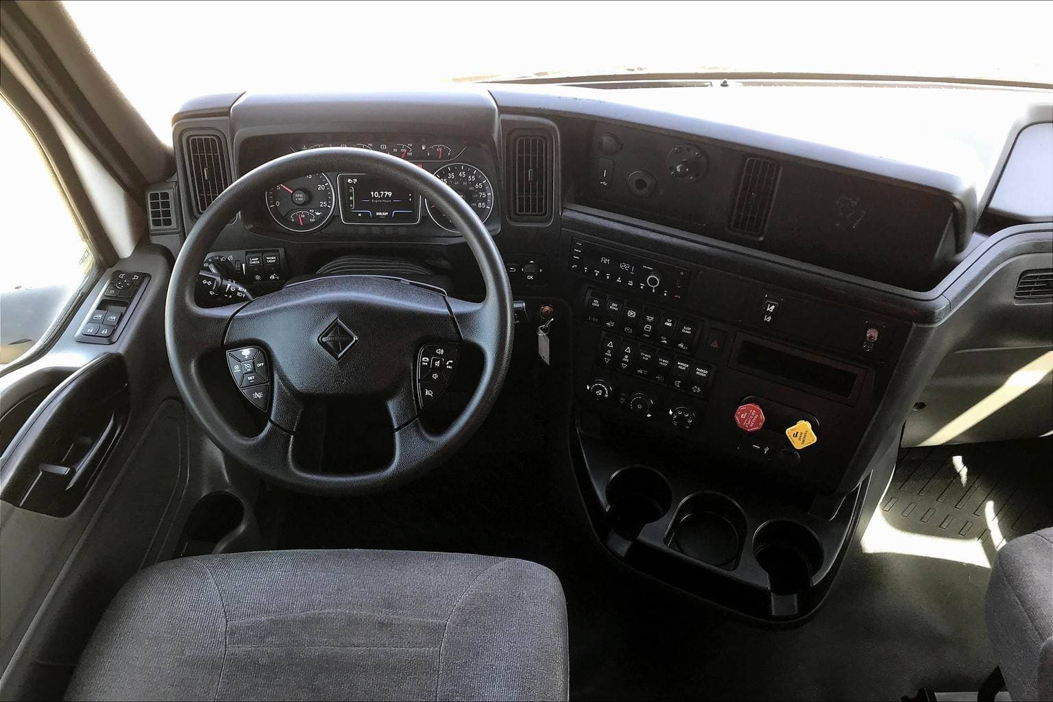 2022 International LT625 Sleeper Semi Truck - 56" Hi Rise Sleeper, Cummins 400HP, 12 Speed image 5