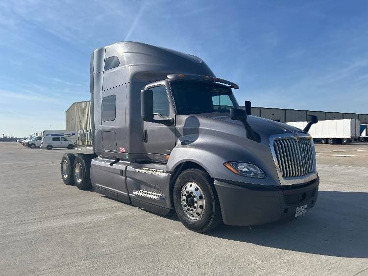 2022 International LT625 Sleeper Semi Truck - 73" Integral Sleeper, 450HP, 12 Speed Automatic image 1