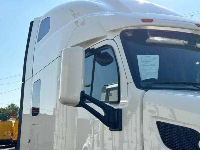 2022 Peterbilt 579 image 10