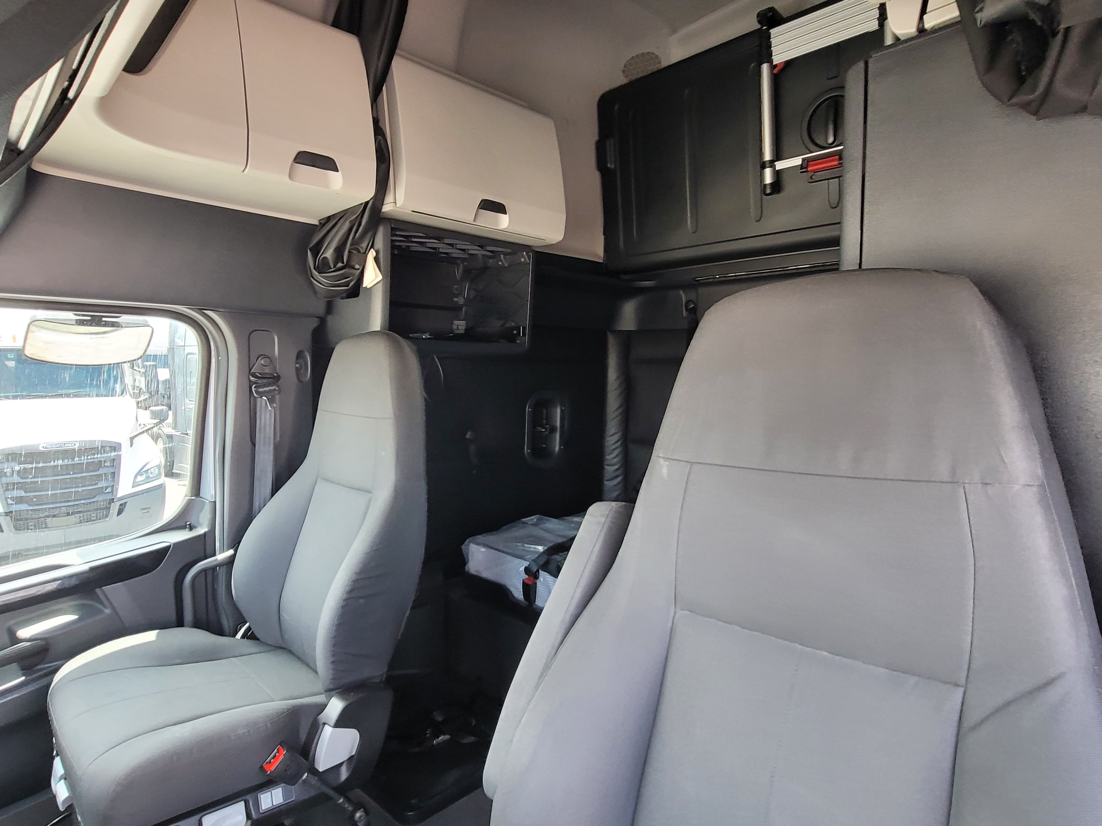 2023 Freightliner Cascadia 126 image 8