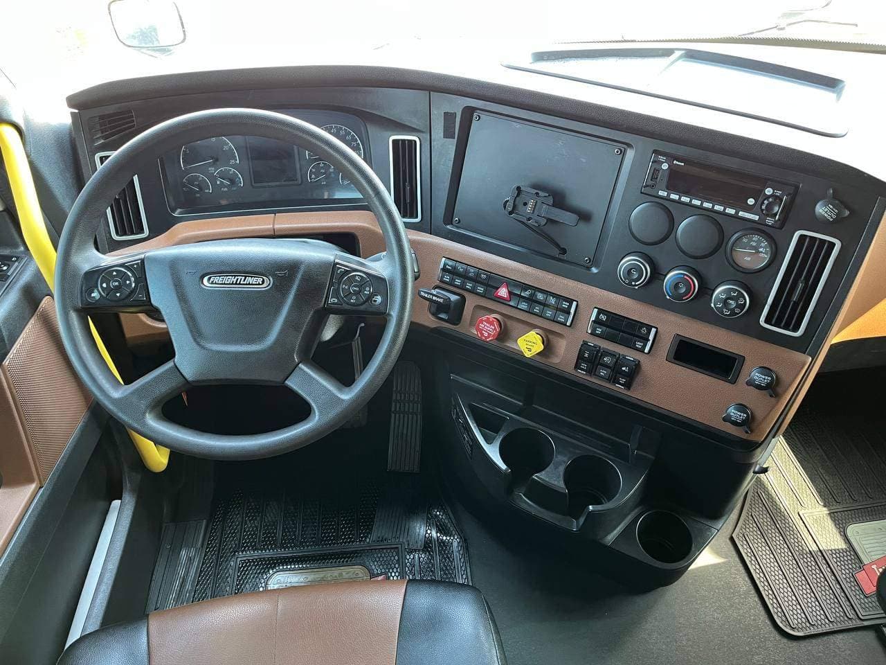 2023 Freightliner #1179 image 12