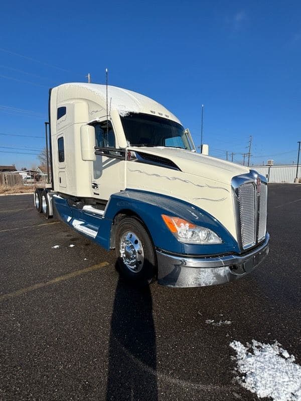 2023 Kenworth T680 image 2