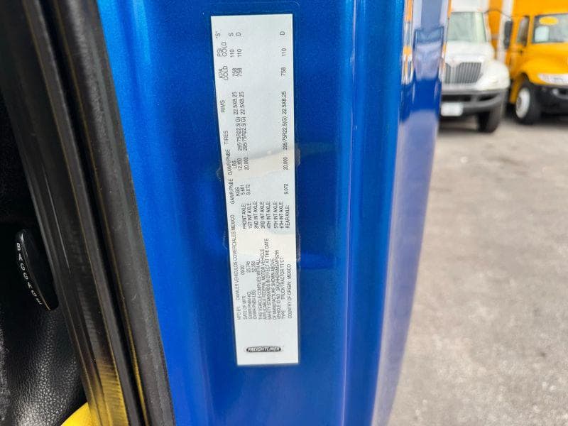 2021 Freightliner Cascadia image 56