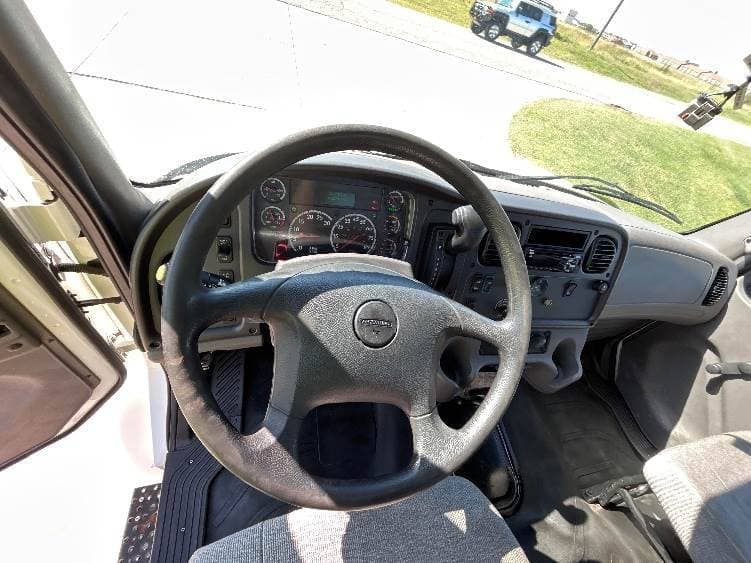 2021 Freightliner M2 image 7