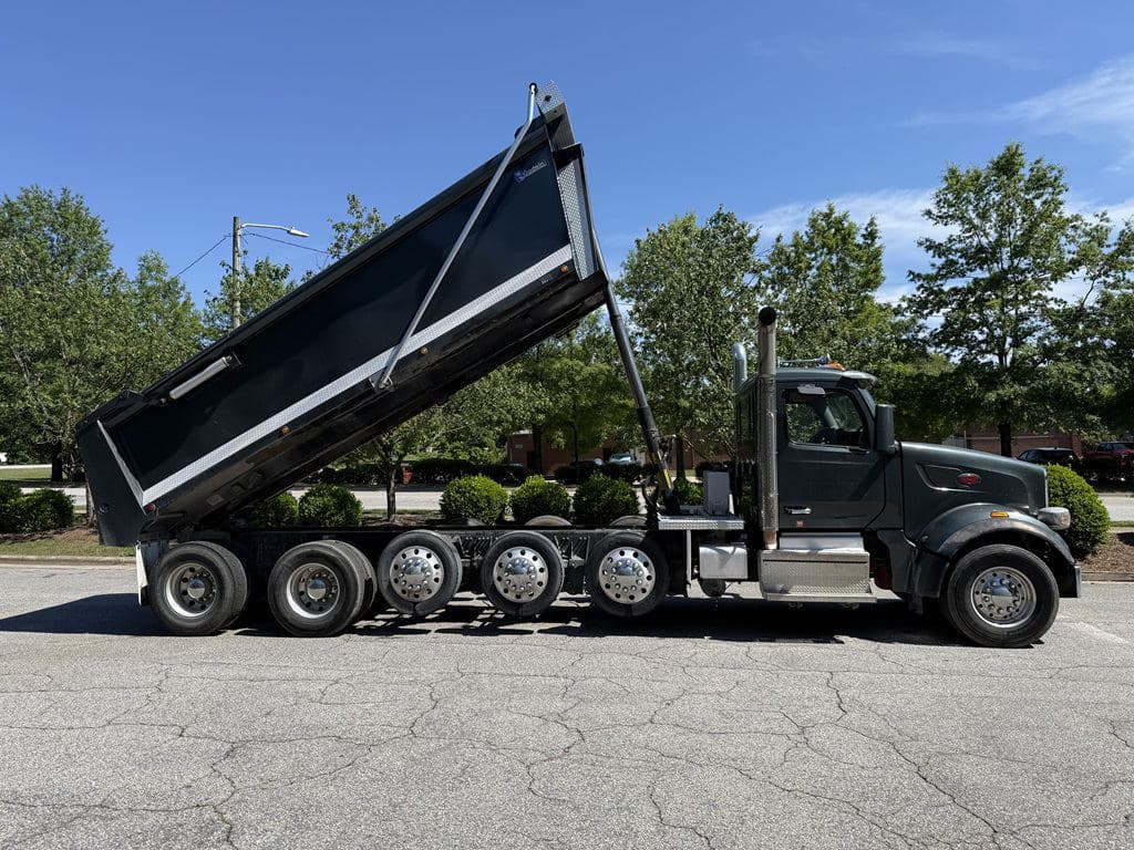 Used 2022 PETERBILT 567 image 5