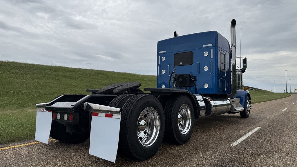 Used 2023 KENWORTH W900L image 7
