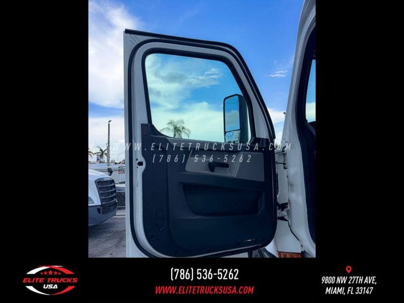 2022 Freightliner Cascadia 126 image 10