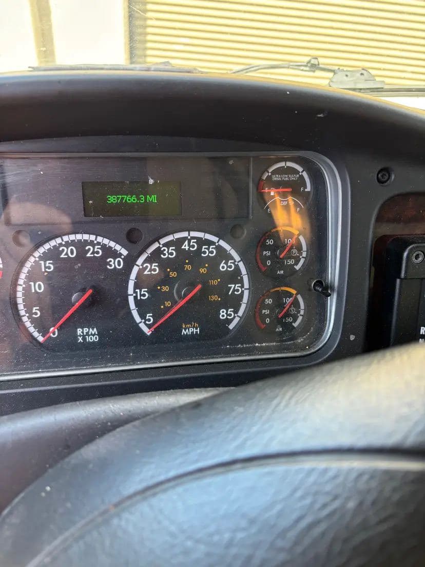 2017 Freightliner M2 image 13
