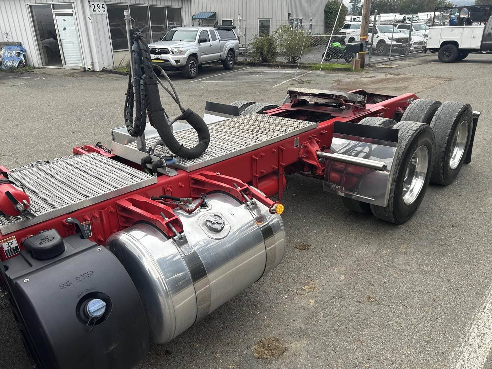 2022 Peterbilt 579 image 4