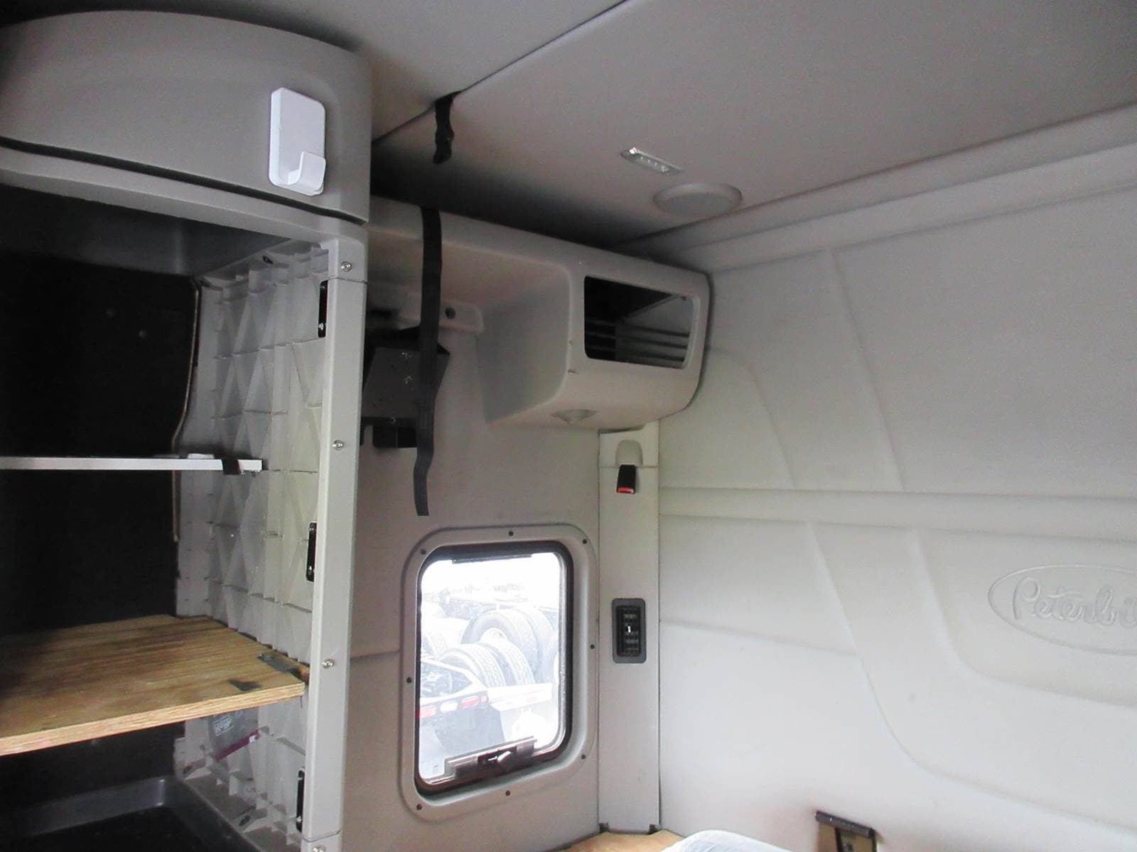 2020 Peterbilt 567 image 12