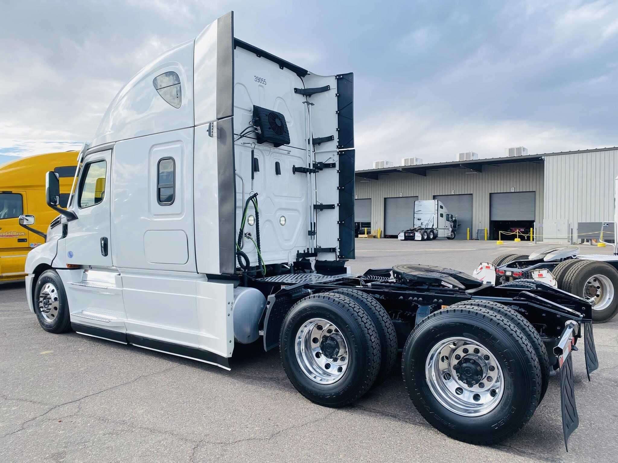 2023 Freightliner Cascadia 126 image 4