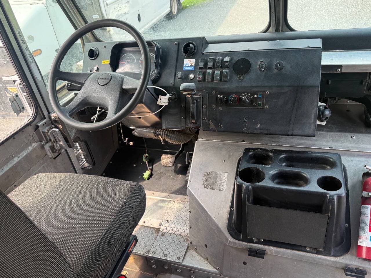 2020 Freightliner MT45 image 15