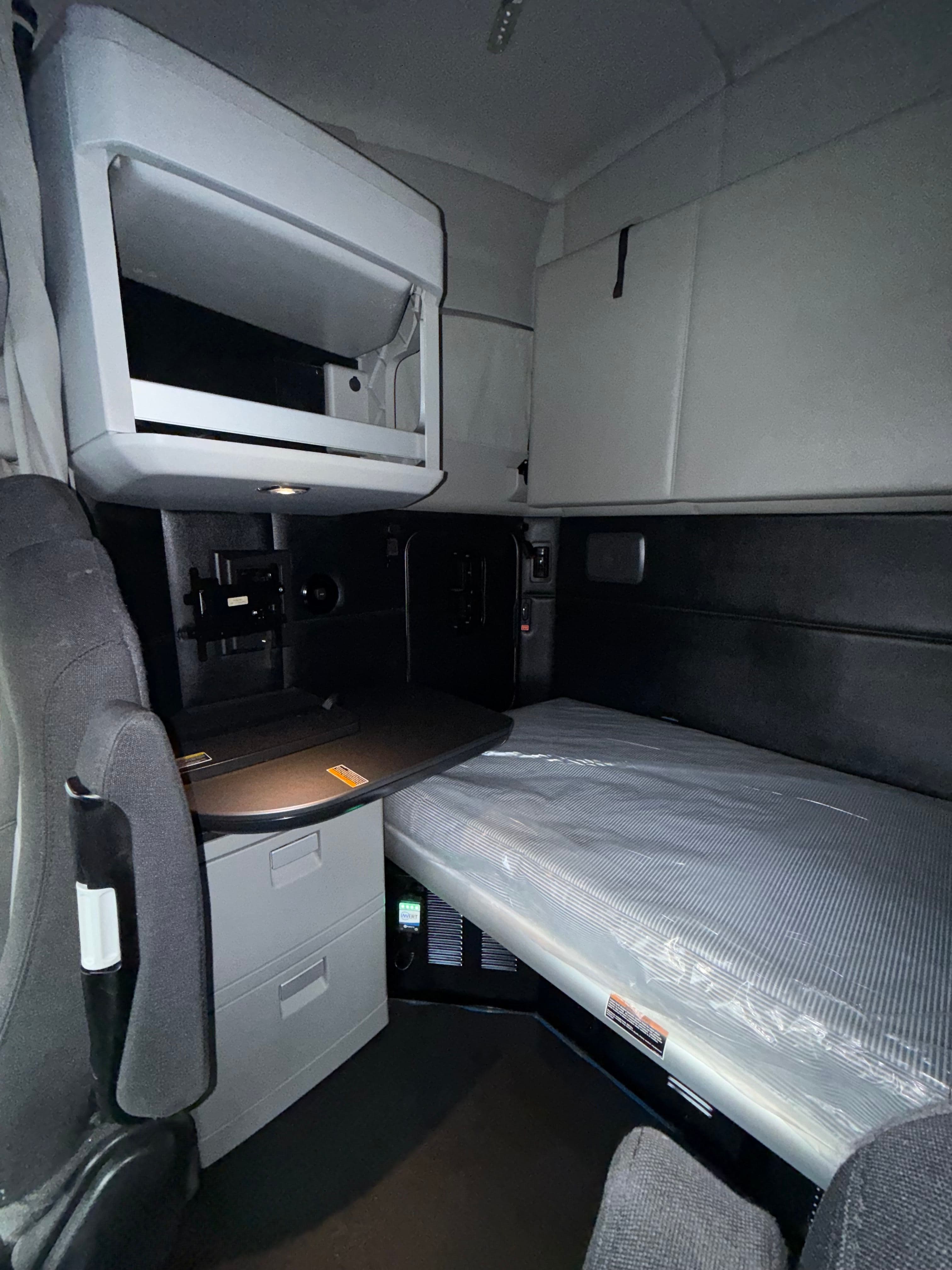 2023 Kenworth T680 image 7