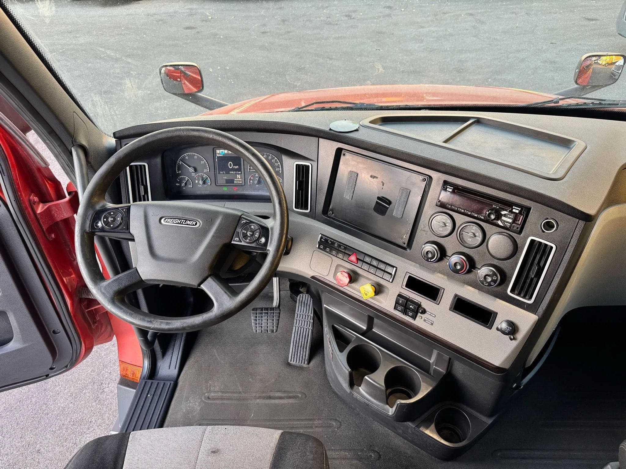 2020 Freightliner Cascadia image 21