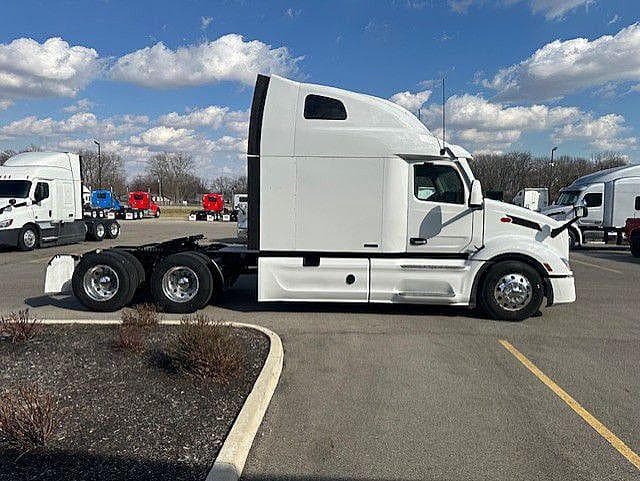 2024 Peterbilt 579 image 3
