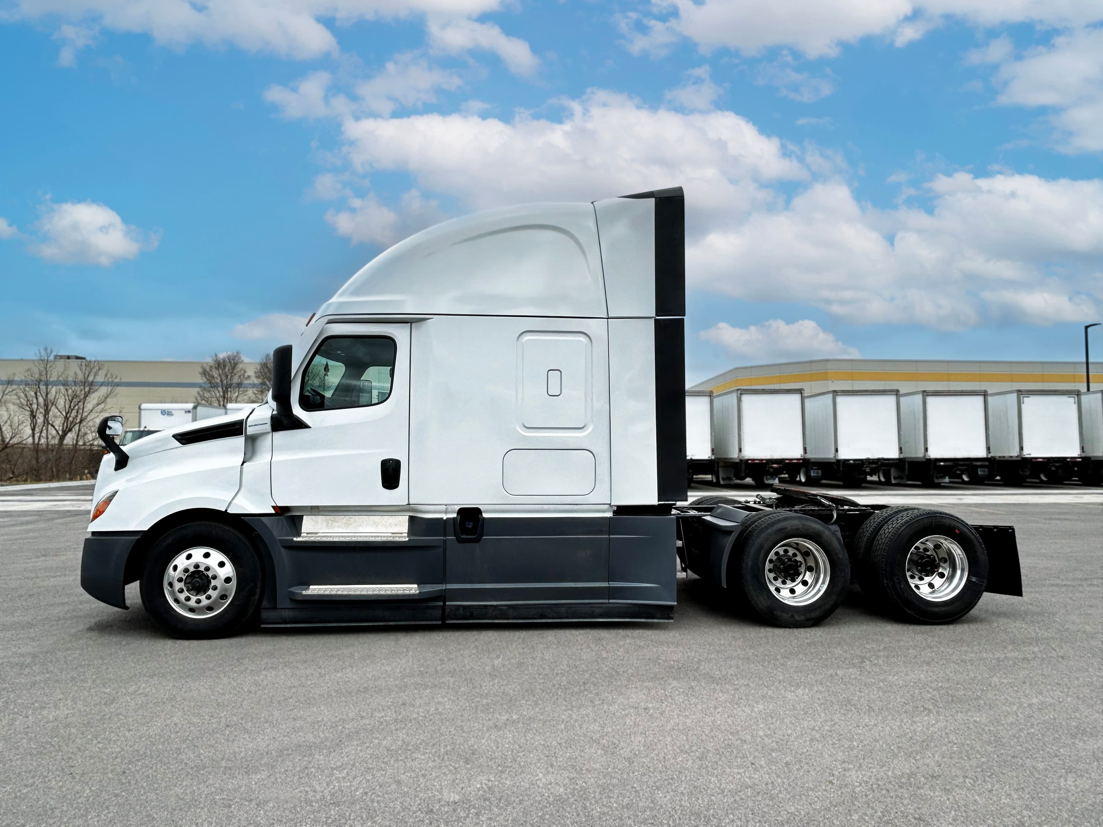 2025 Freightliner Cascadia image 3