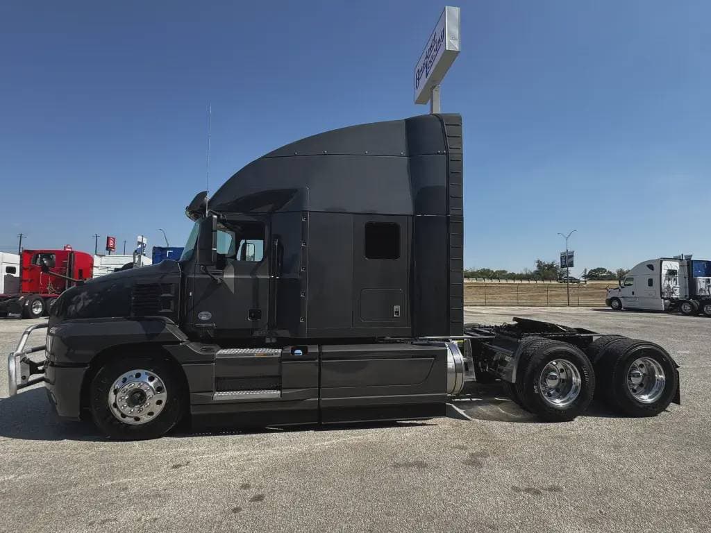 Used 2021 MACK Conventional - Sleeper Truck image 2