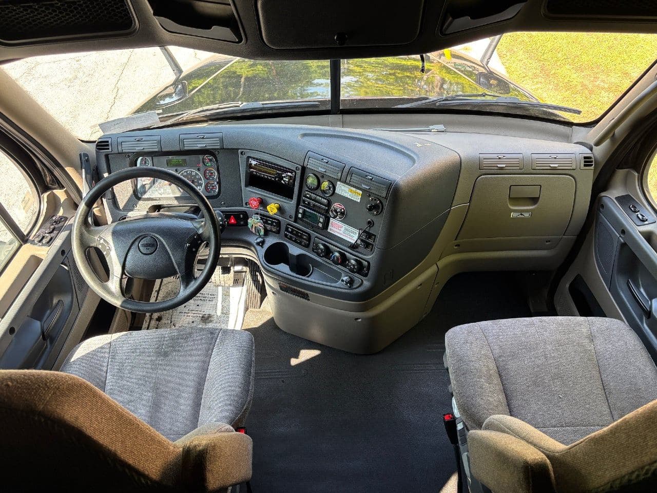 2020 Freightliner Cascadia 125 image 25