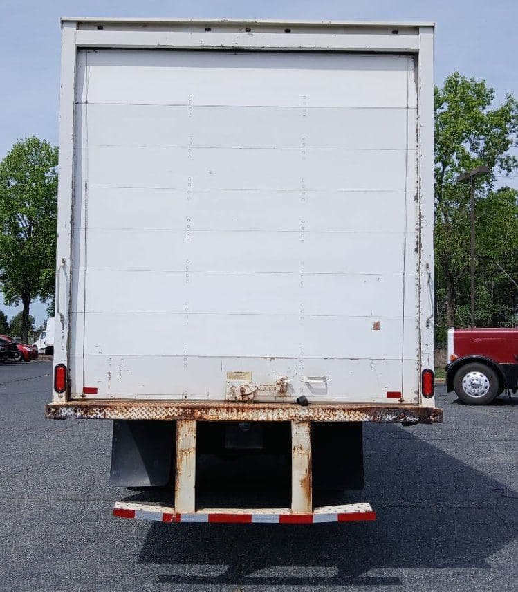 2019 Hino 268 image 5