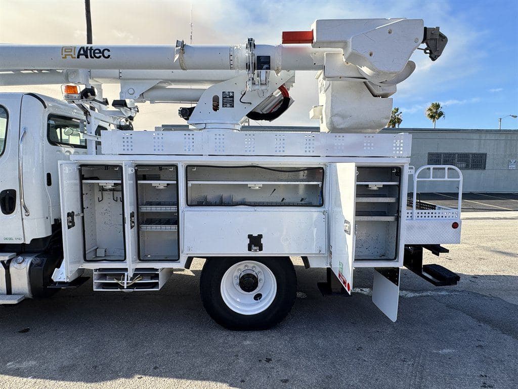 2015 Freightliner M2 106 image 23