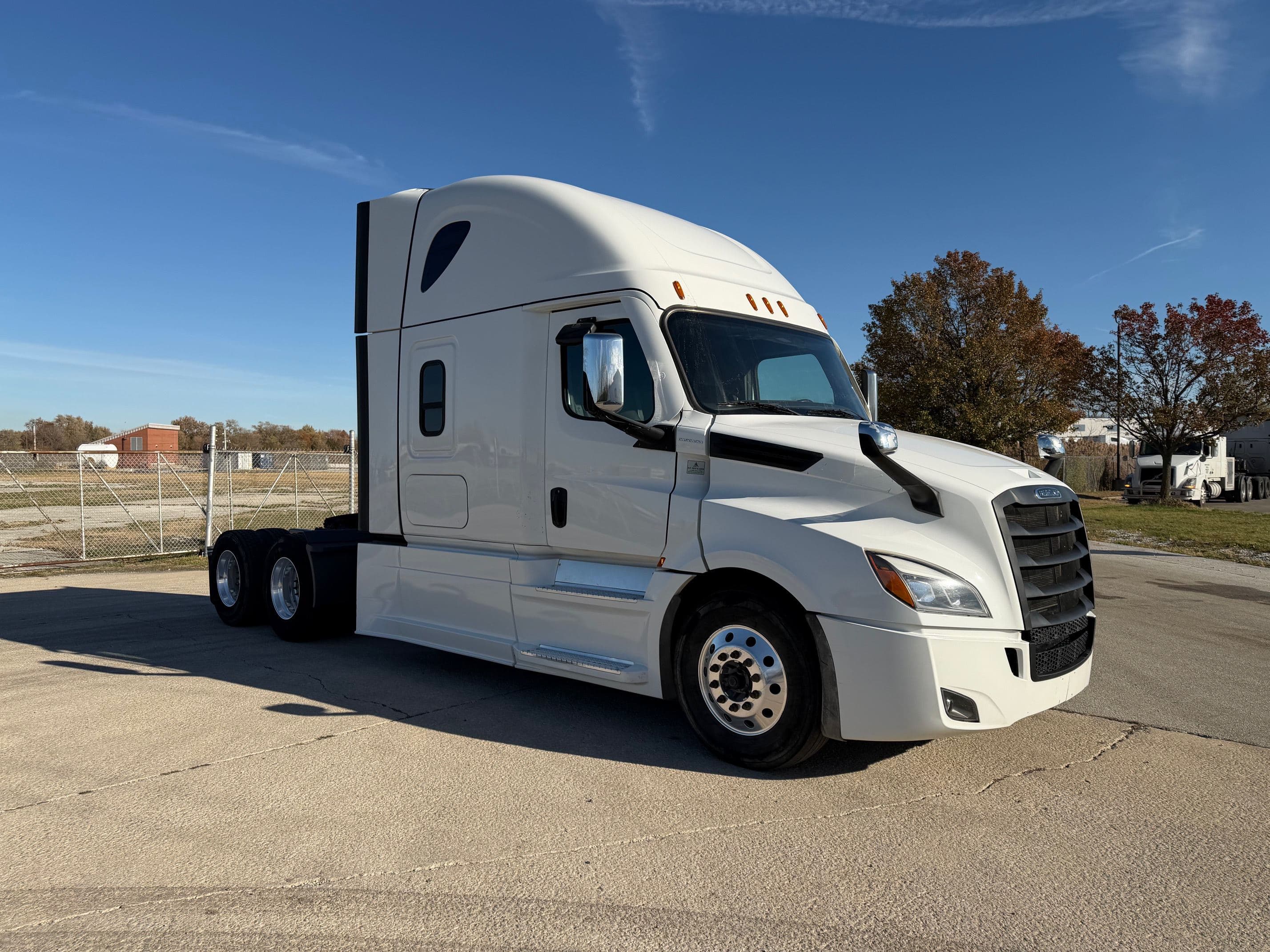 2023 Freightliner Cascadia image 3