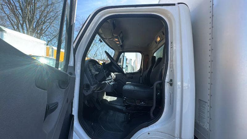 2017 Freightliner Cascadia 125 image 15