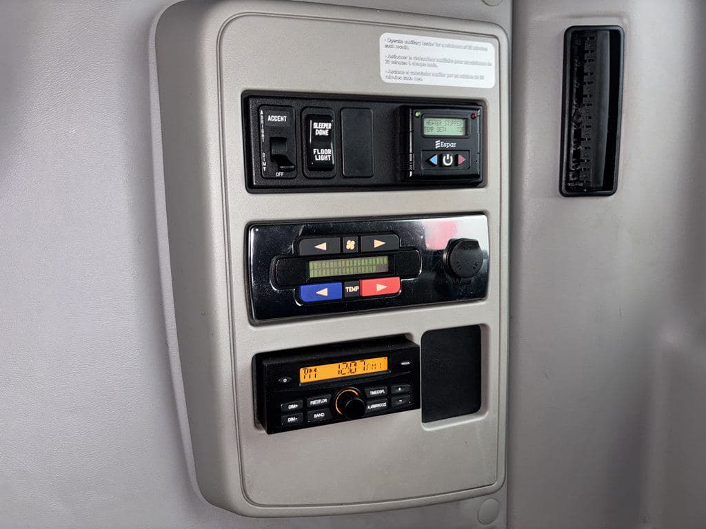 Used 2021 INTERNATIONAL LT625 image 28