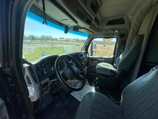 2019 Peterbilt 579 image 8