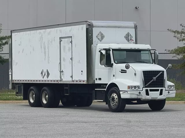 2018 Volvo VHD64F300