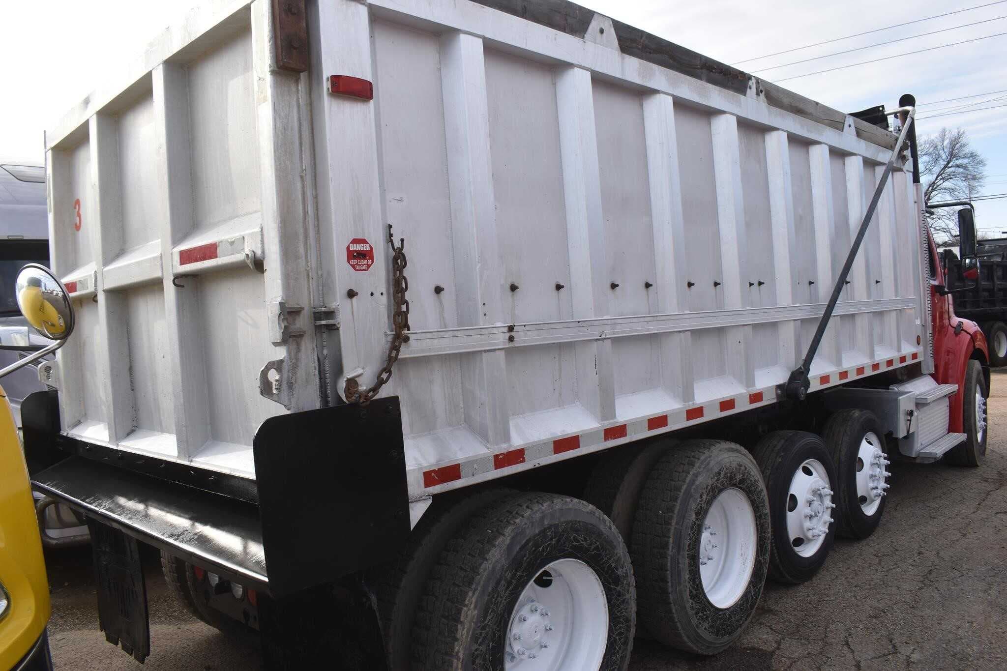 2013 Freightliner M2 112 image 5