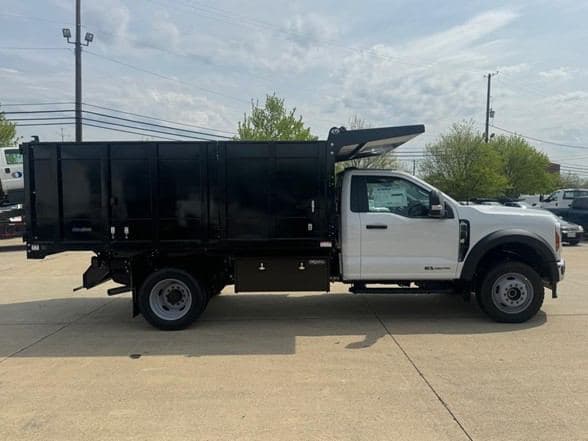 2024 Ford F550 image 3