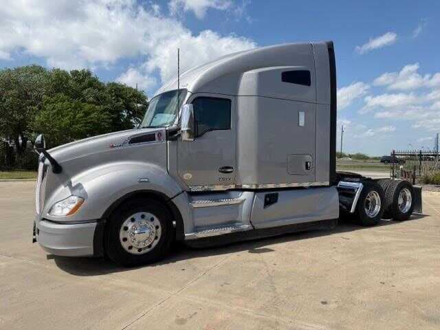 2022 Kenworth T680 image 2