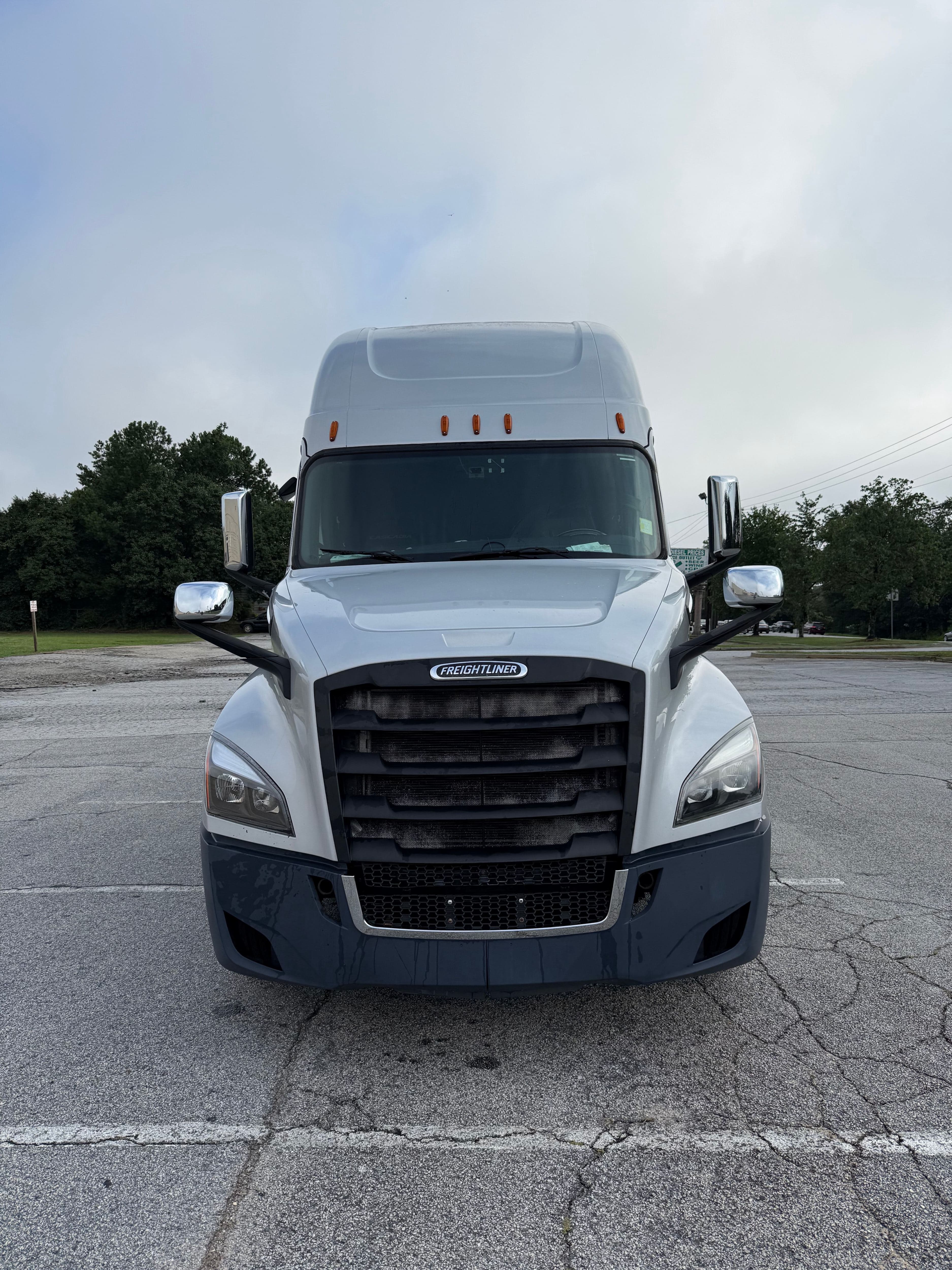 2019 Freightliner Cascadia 126 image 1