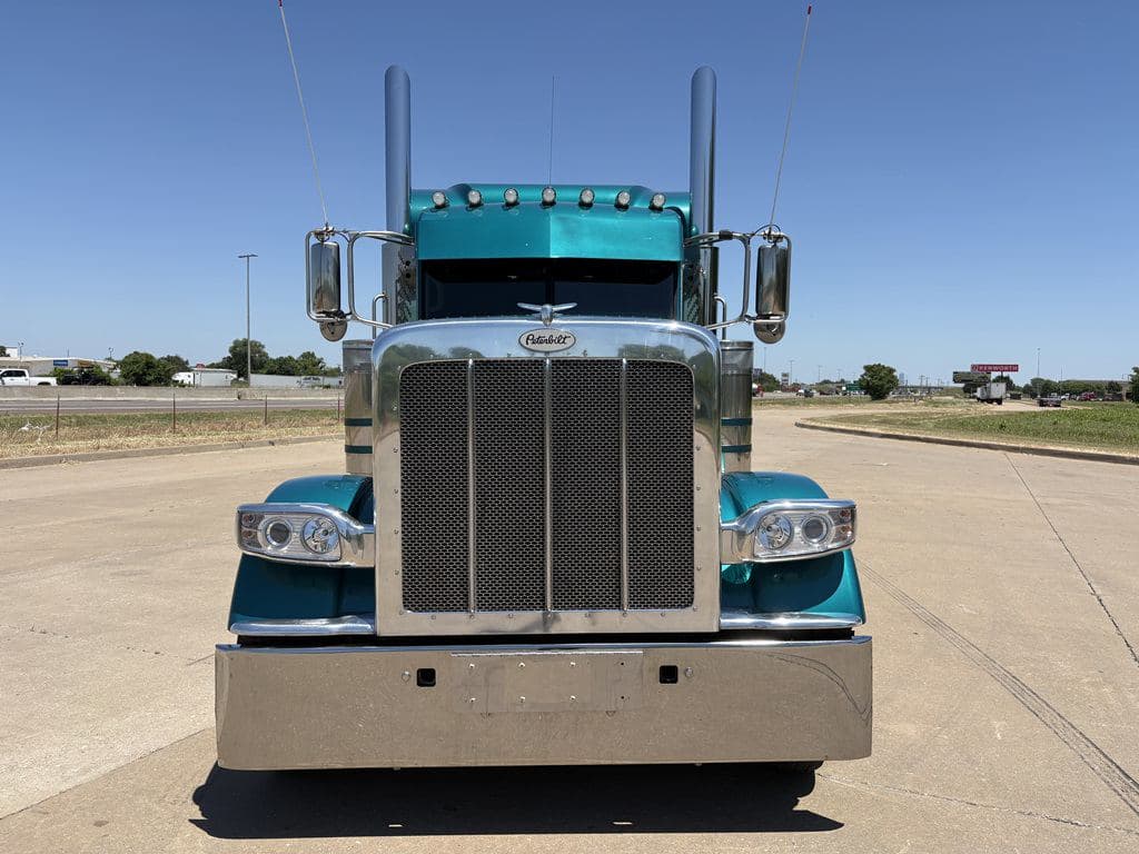 Used 2024 PETERBILT 389 image 12