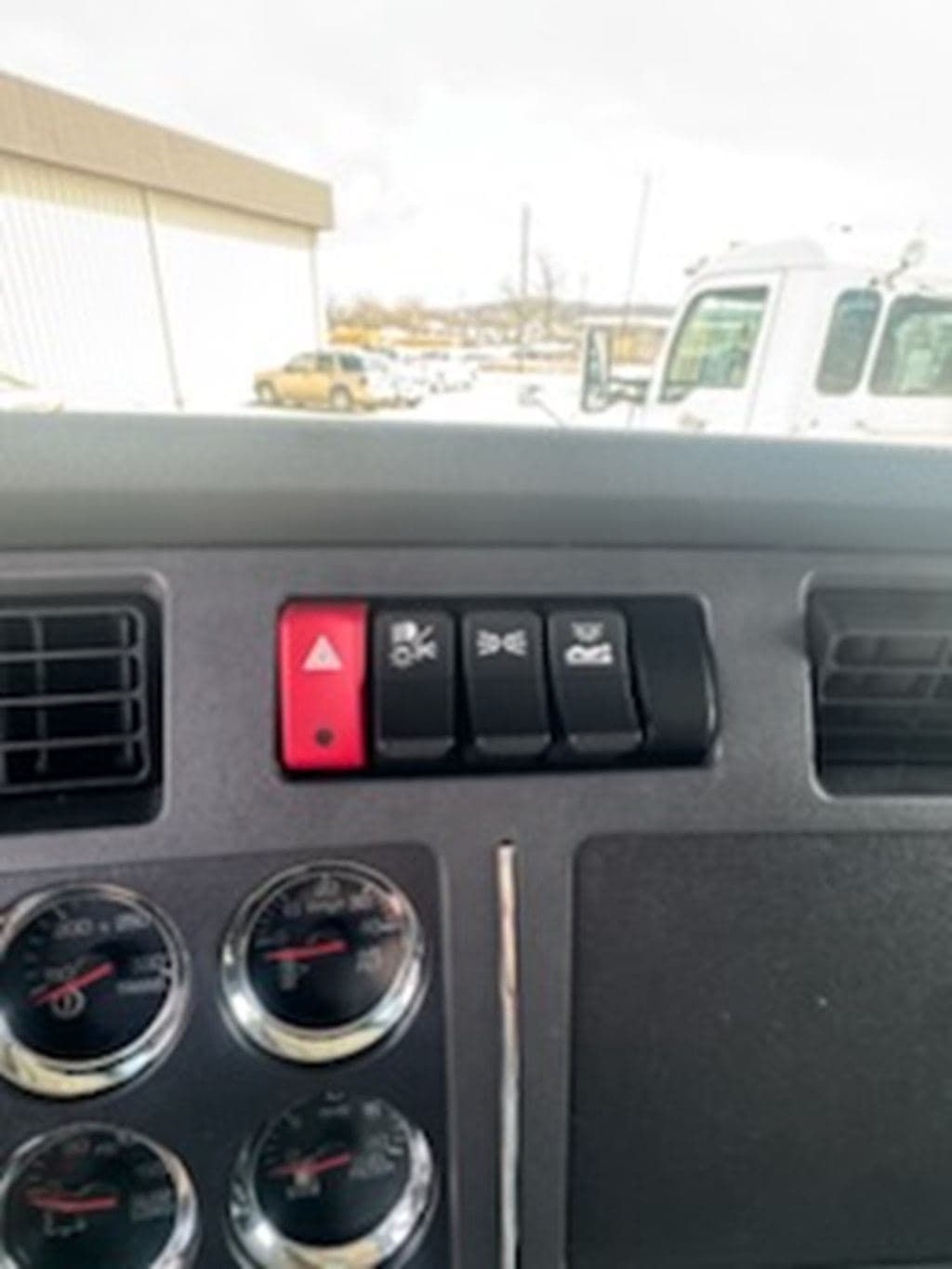 New 2027 KENWORTH T880 image 10