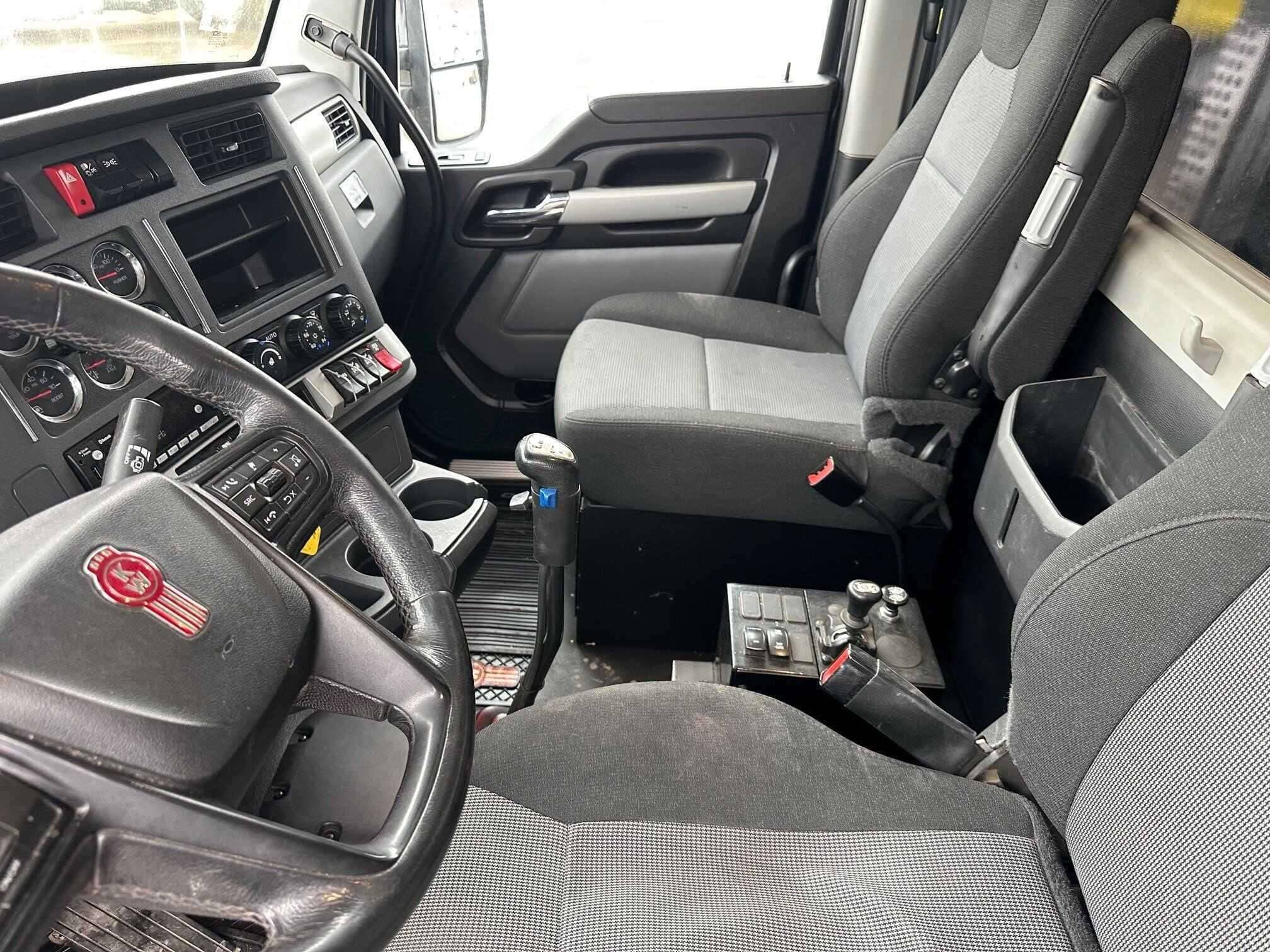 2023 Kenworth T880 image 8