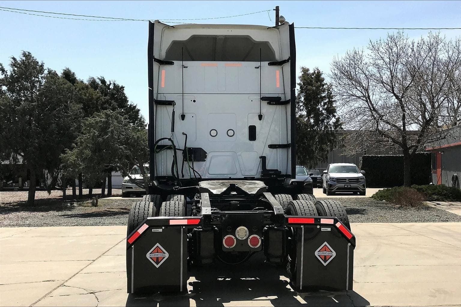 2022 International LT625 Sleeper Semi Truck - 56" Hi Rise Sleeper, Cummins 400HP, 12 Speed image 4