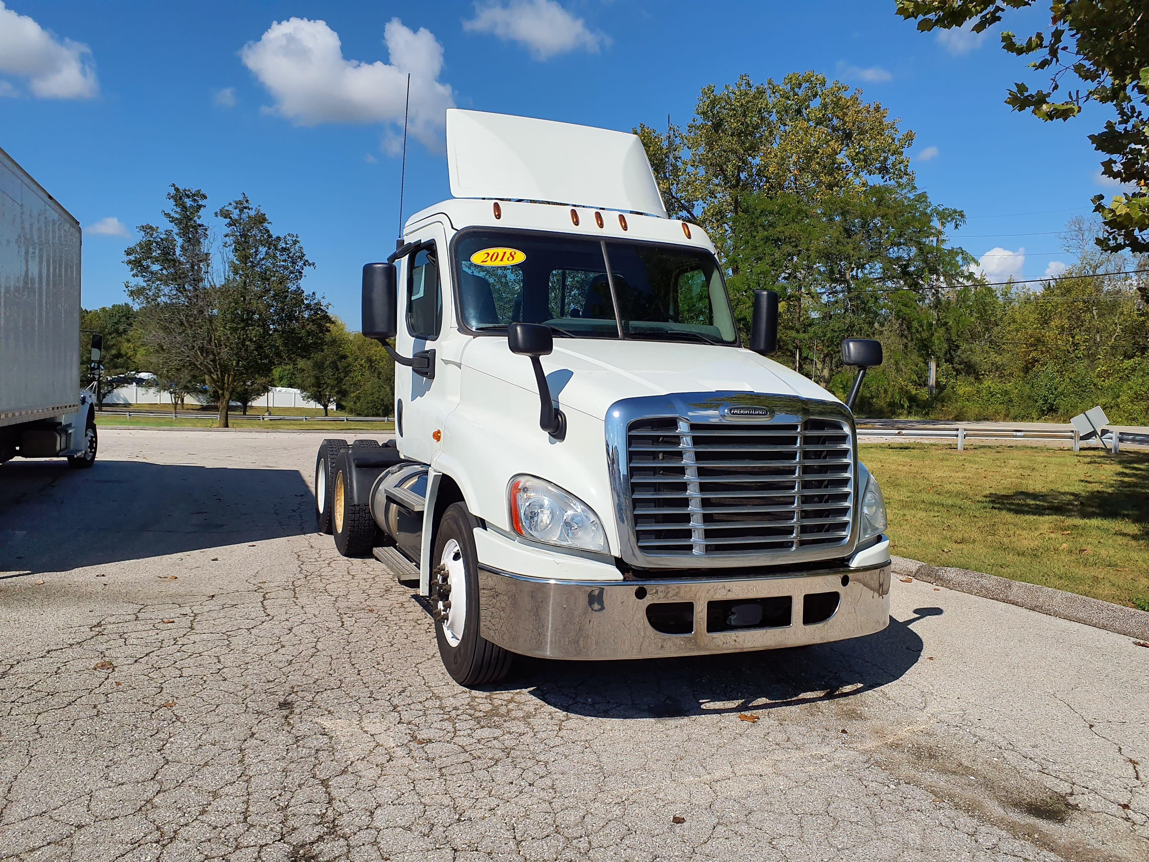 Used 2018 FREIGHTLINER Conventional - Day Cab - CASCADIA 125 For Sale image 1