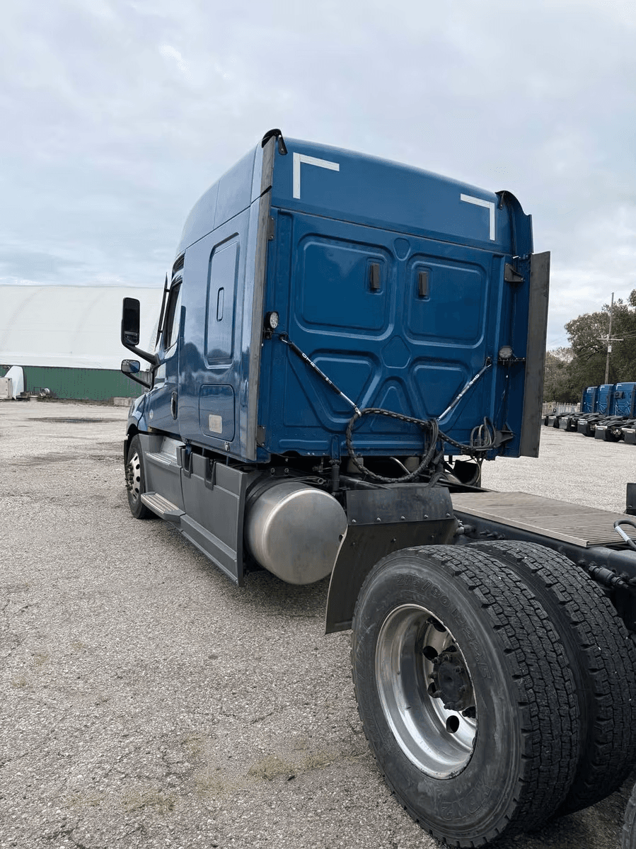 2022 Freightliner Cascadia image 5