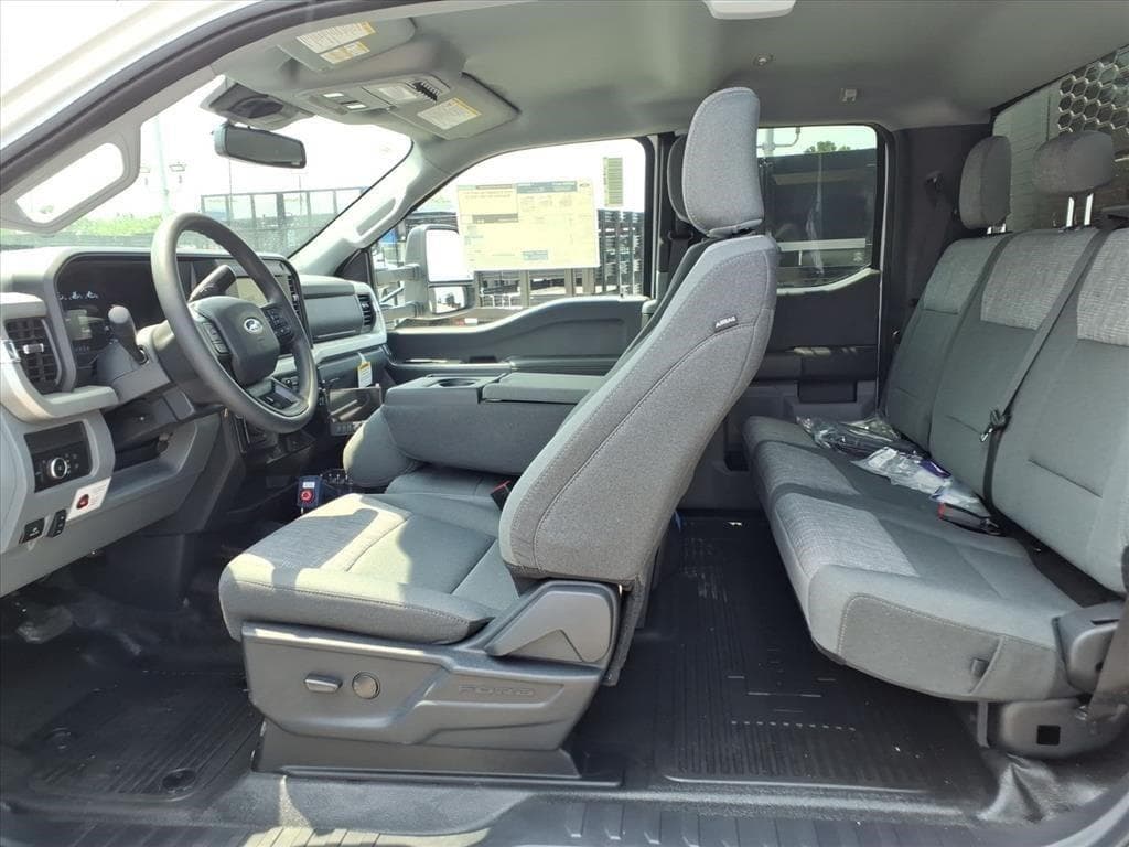2026 Ford F550 XLT image 11