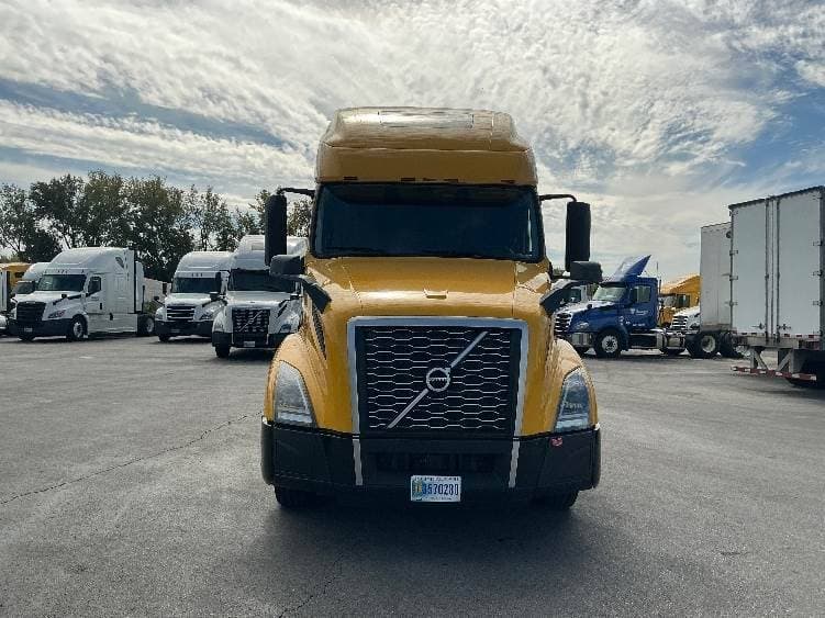 2022 Volvo VNL image 2