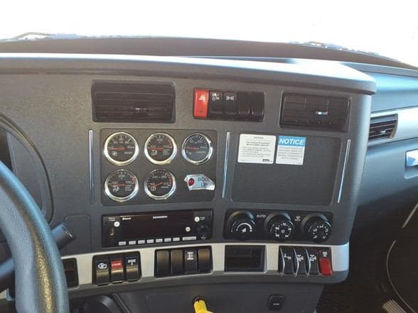 2023 Kenworth T880 image 10