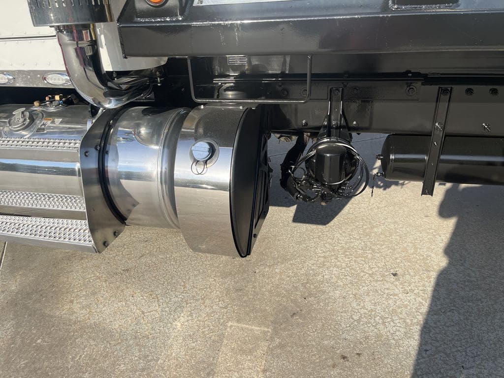 Used 2024 PETERBILT 389 image 25