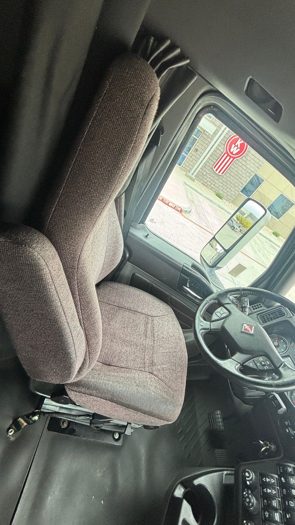Used 2021 INTERNATIONAL LT625 image 19