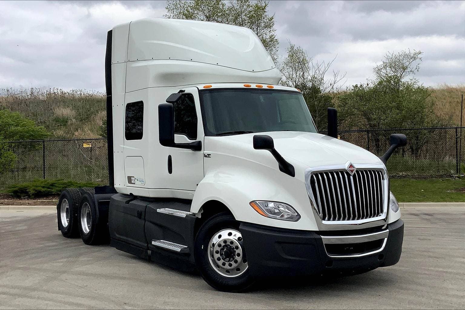 2022 International LT625 Sleeper Semi Truck - 56" Hi Rise Sleeper, Cummins 400HP, 12 Speed image 1