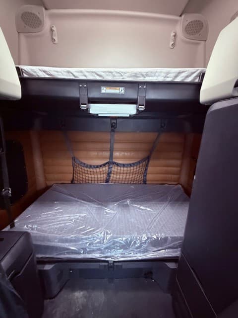 2023 Freightliner Cascadia image 6