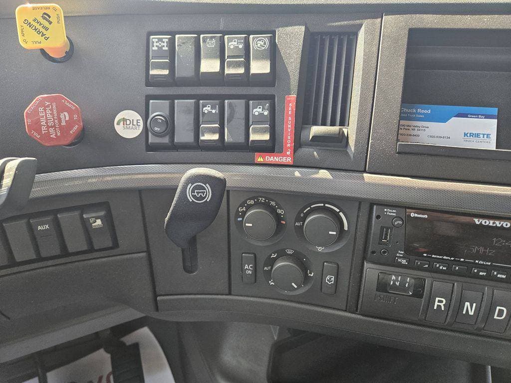 2023 Volvo VNL image 19